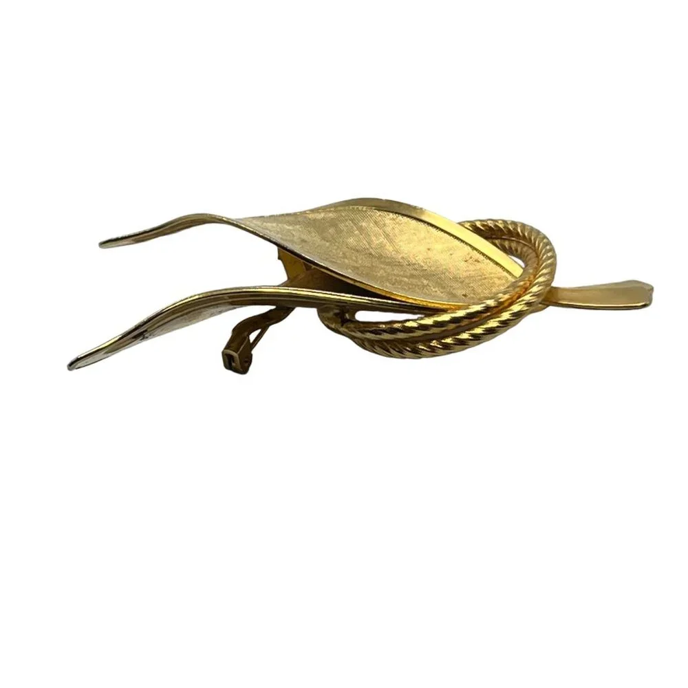 Vintage Brooch 2 Leaves Brushed Gold Tone in Textured Circles Lapel Pin‎